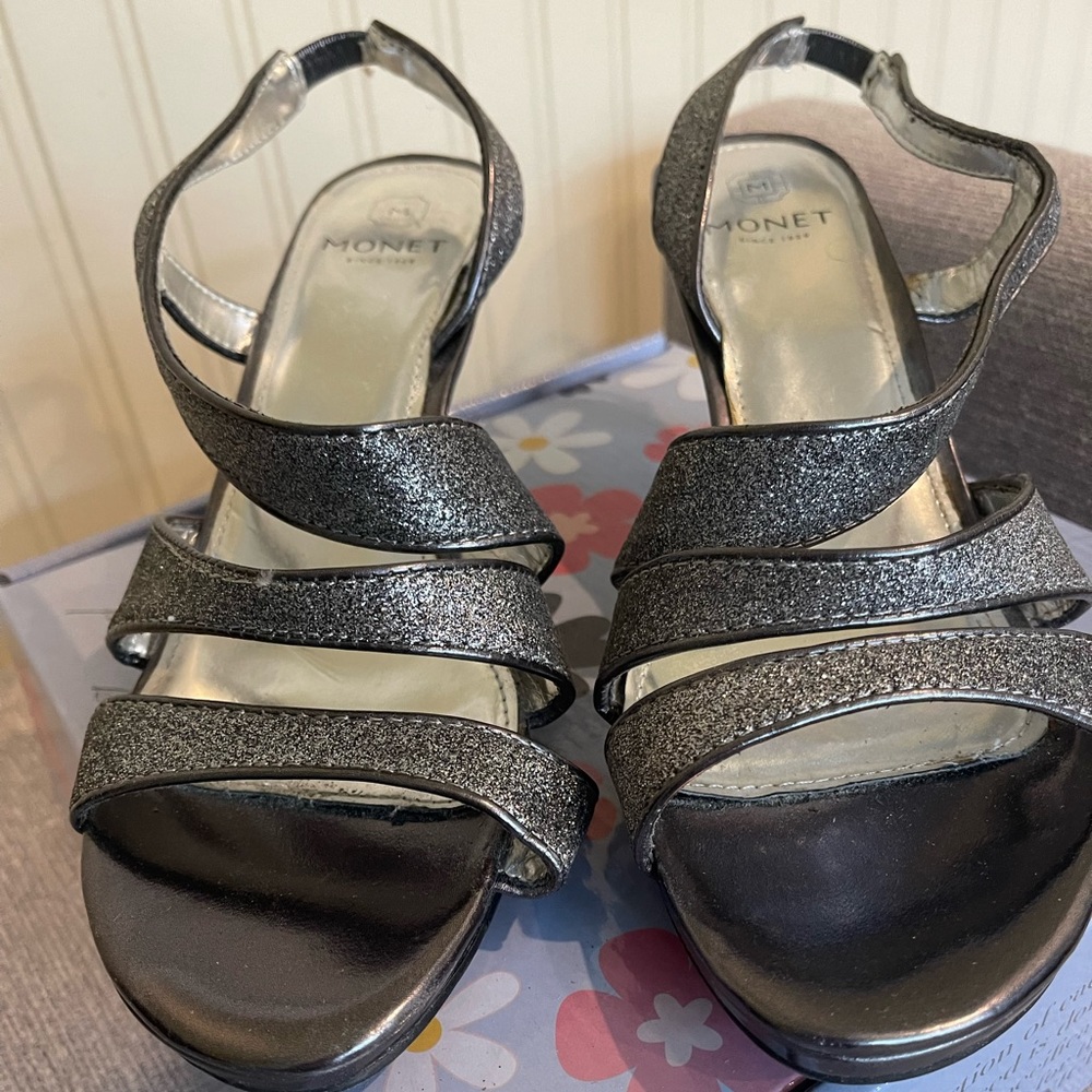 Gray monet heels barely worn but with scuffs. US size 8.5